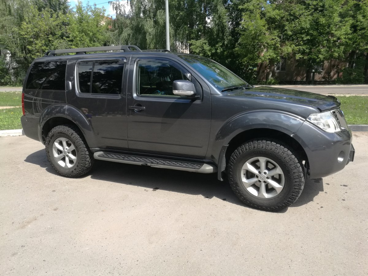 Nissan Pathfinder серый 2013