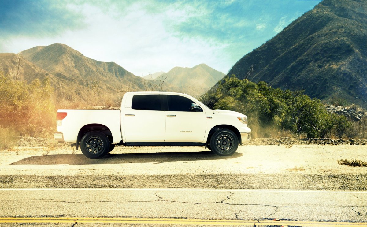 Toyota Tundra белая