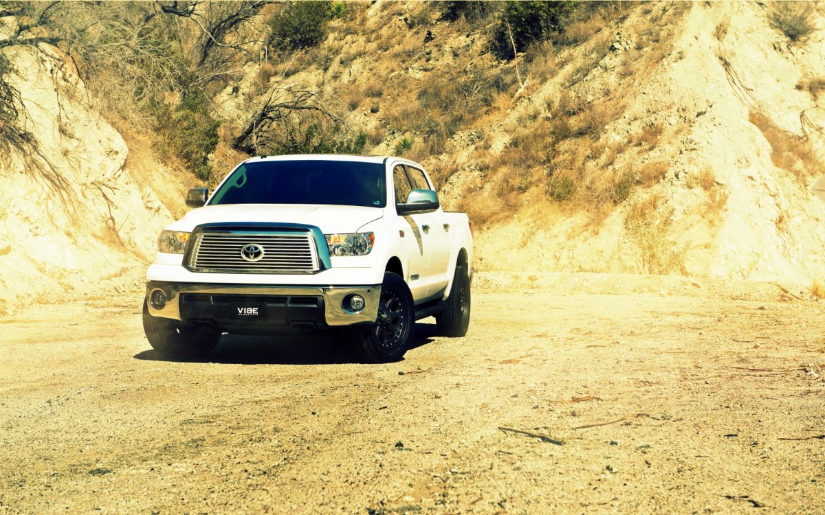 Toyota Tundra White