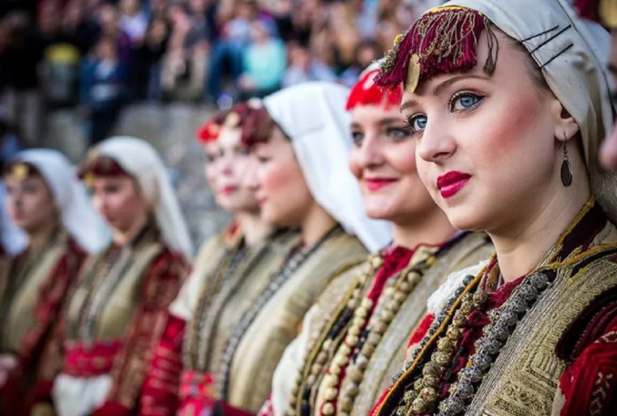 Македонцы народ