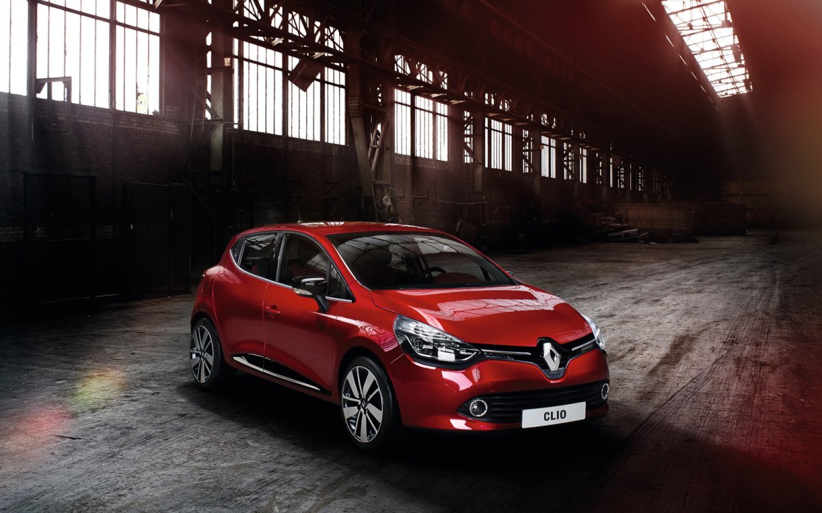 Renault Clio красная