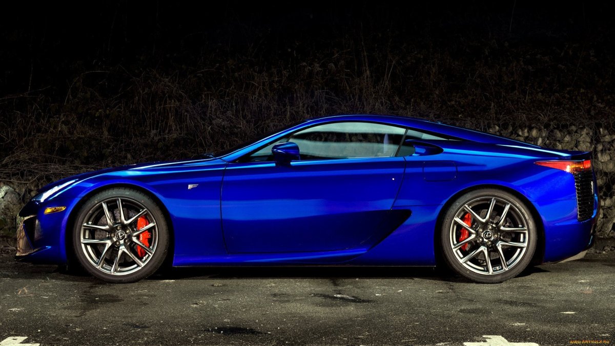 Lexus LFA сбоку