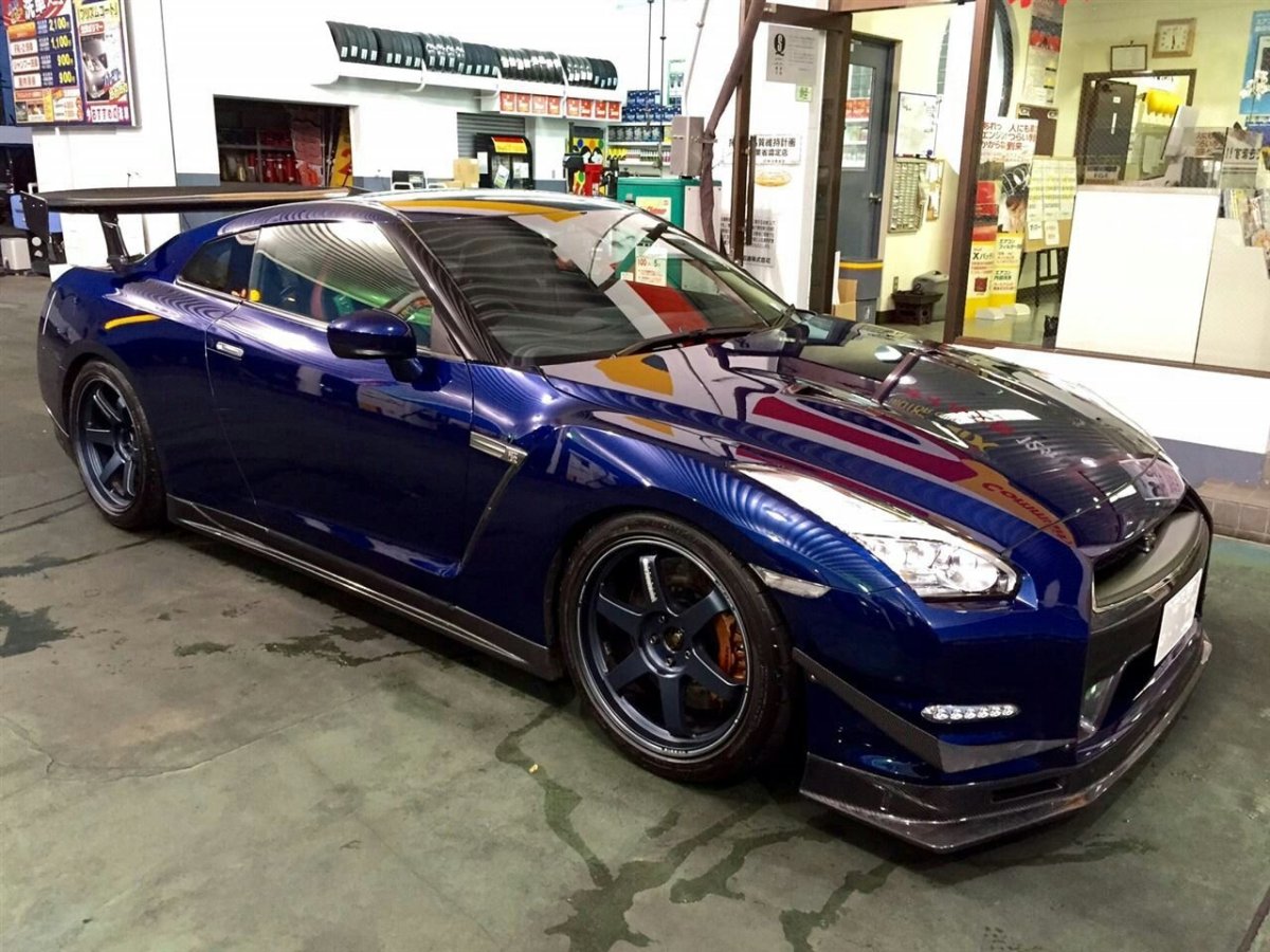 Midnight Blue Nissan GTR