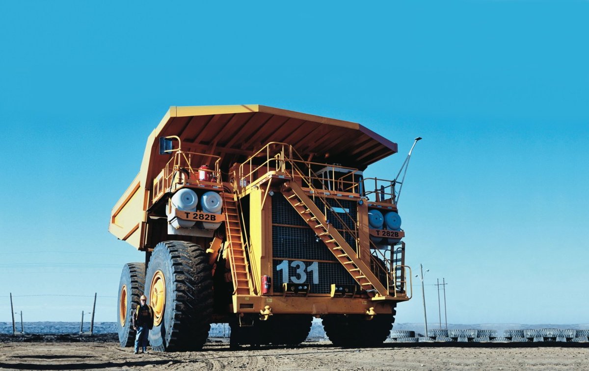 Карьерный самосвал Liebherr t282b
