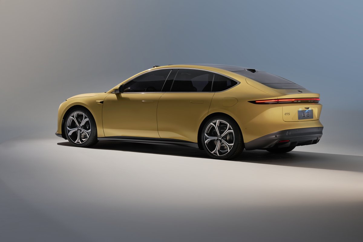Автомобили Nio et5