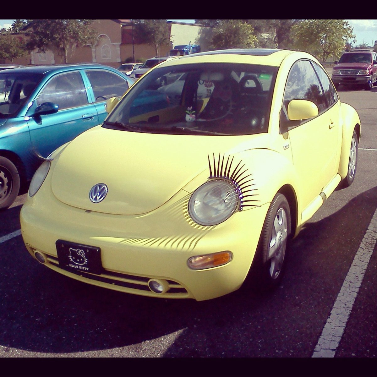 Volkswagen Beetle с ресничками