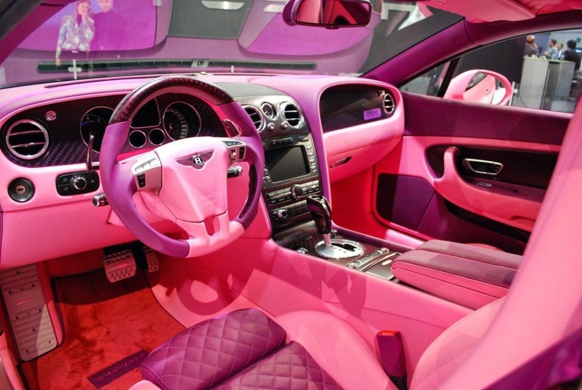 Bentley Mansory розовый