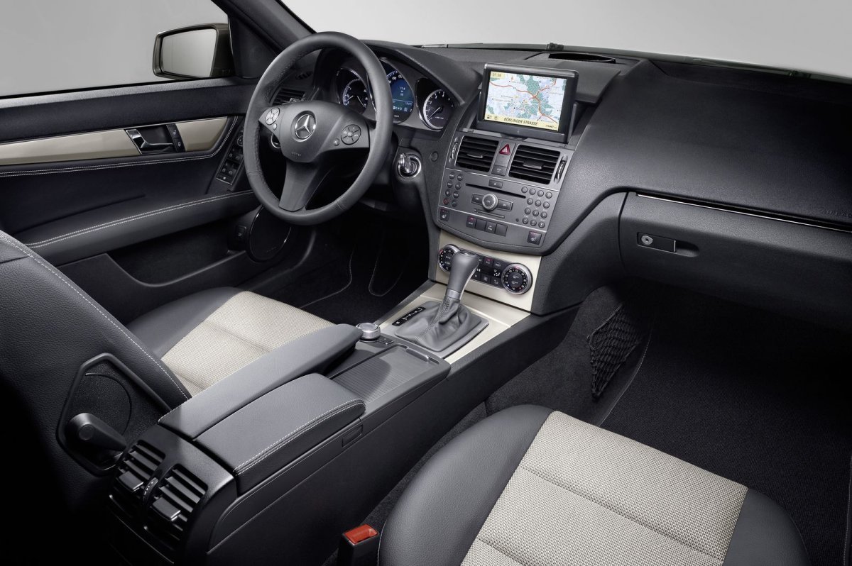 Mercedes Benz c-class w204 Interior