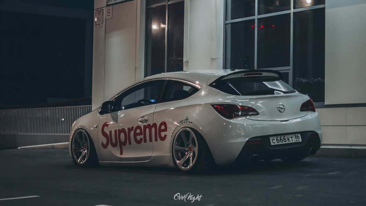 Opel Astra GTC stance