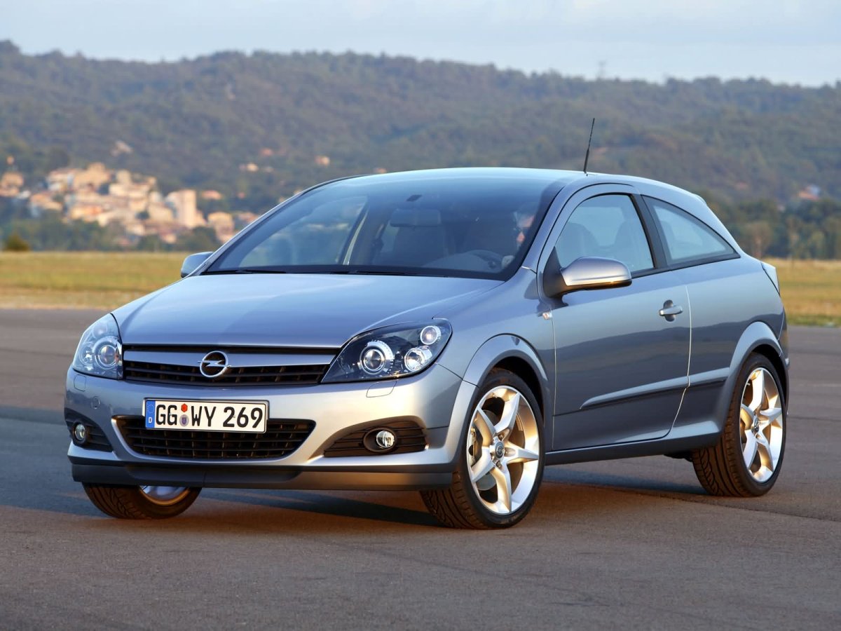 Opel Astra h GTC 2004