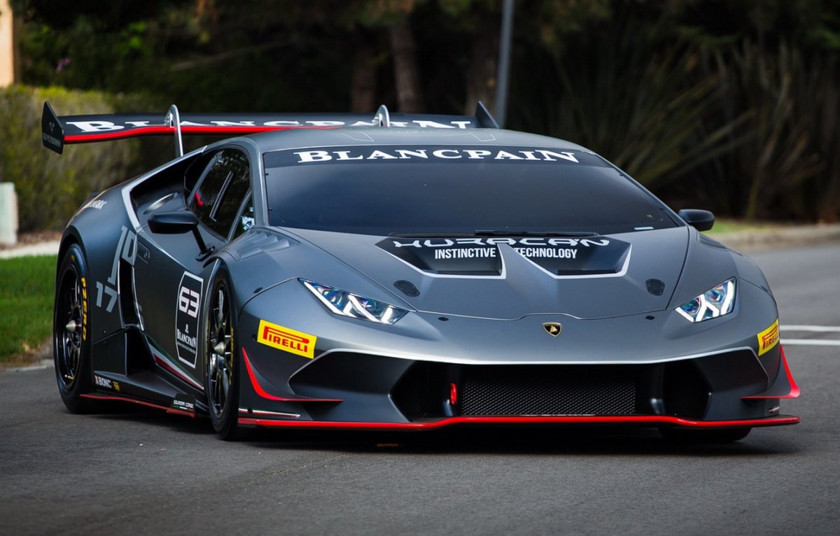 Lamborghini Huracan со спойлером