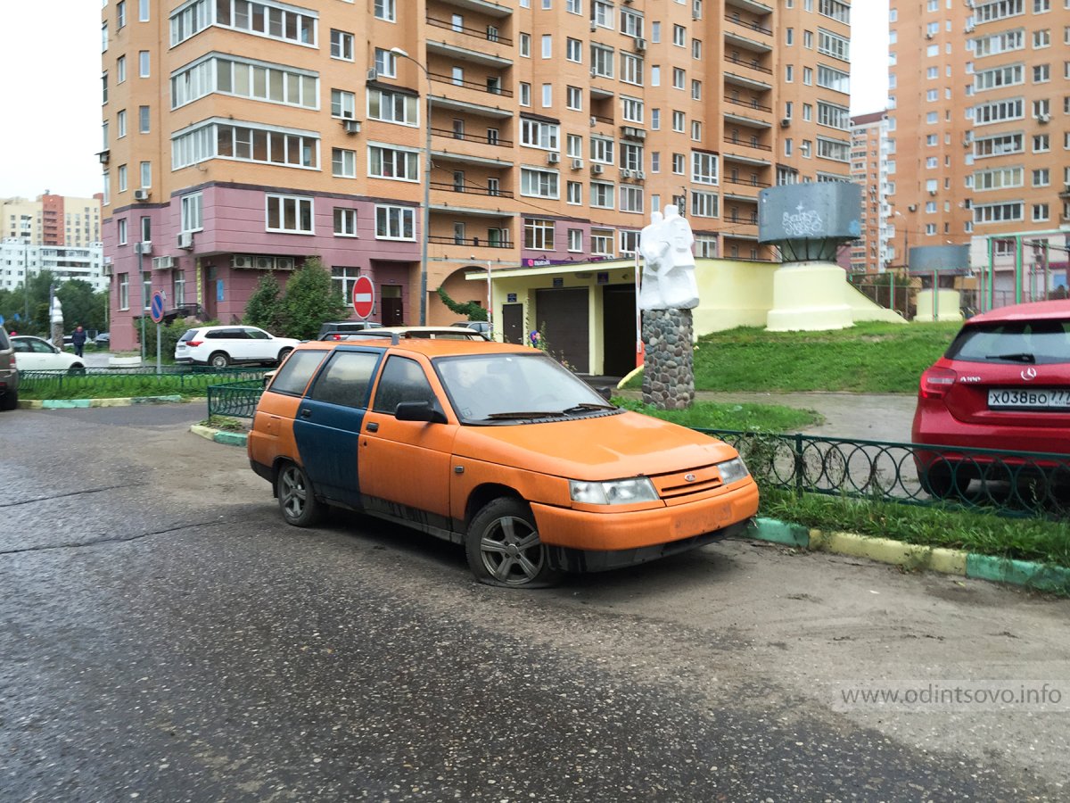 Фото десятки машины во дворе