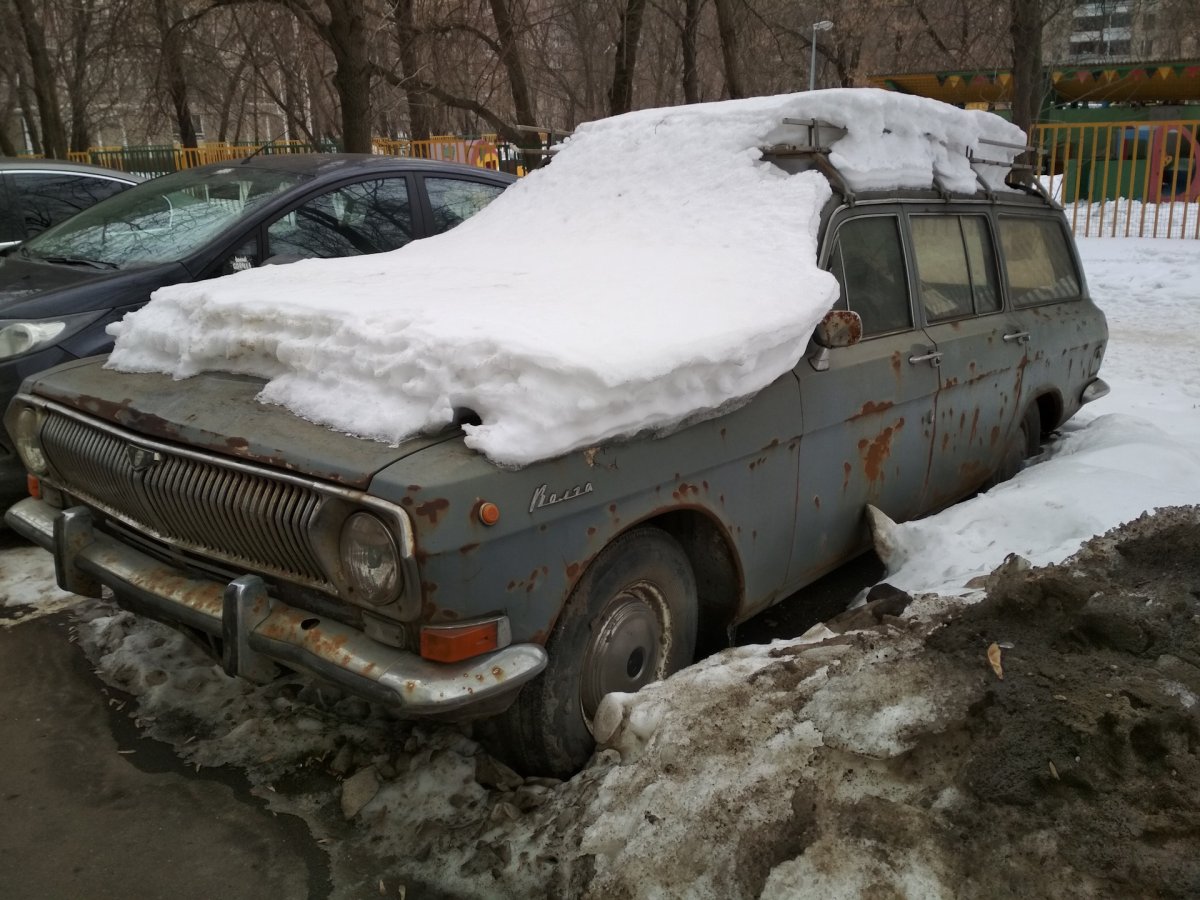 Заброшенные автомобили во дворах