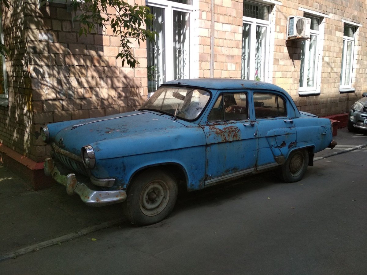 АВТОХЛАМ во дворе