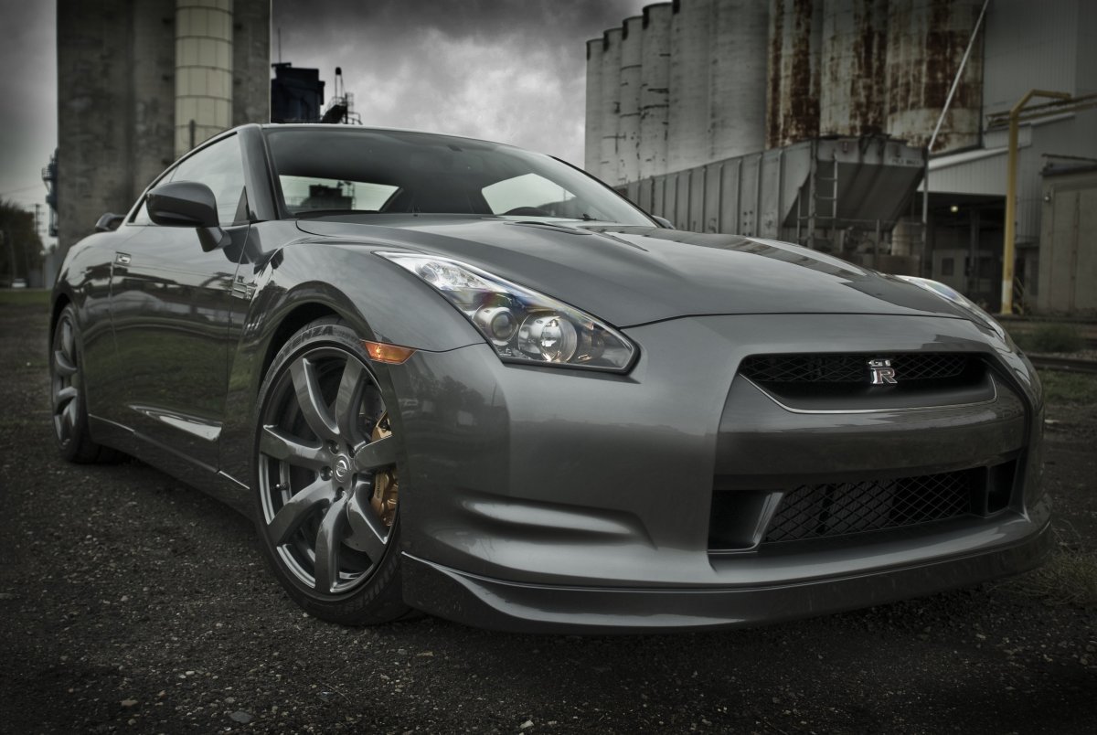 Nissan GTR серый