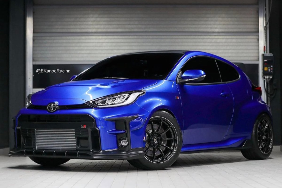 Gr Yaris дверь открытая