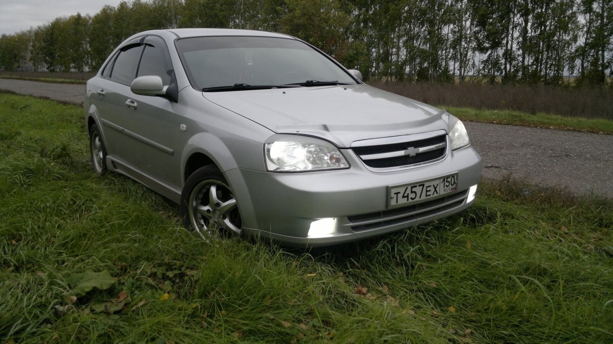 Chevrolet Lacetti серебристый