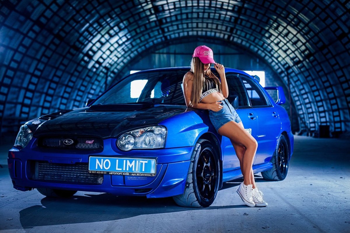 Субару Импреза WRX STI И девушки