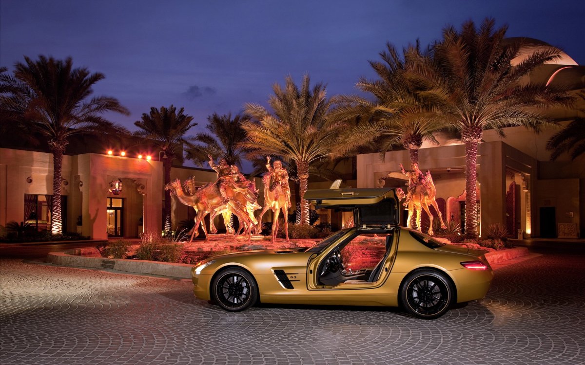 Mercedes AMG SLS Desert Gold