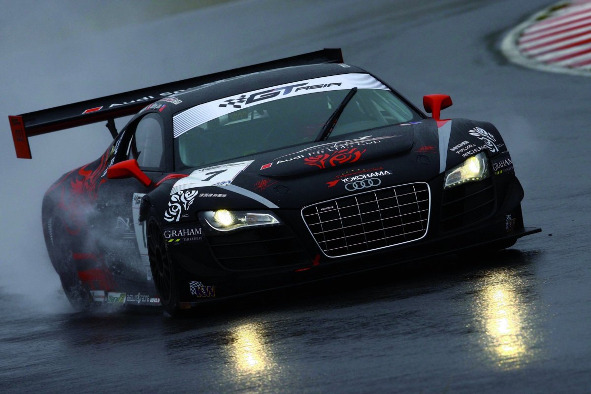 Audi r8 LMS чёрная