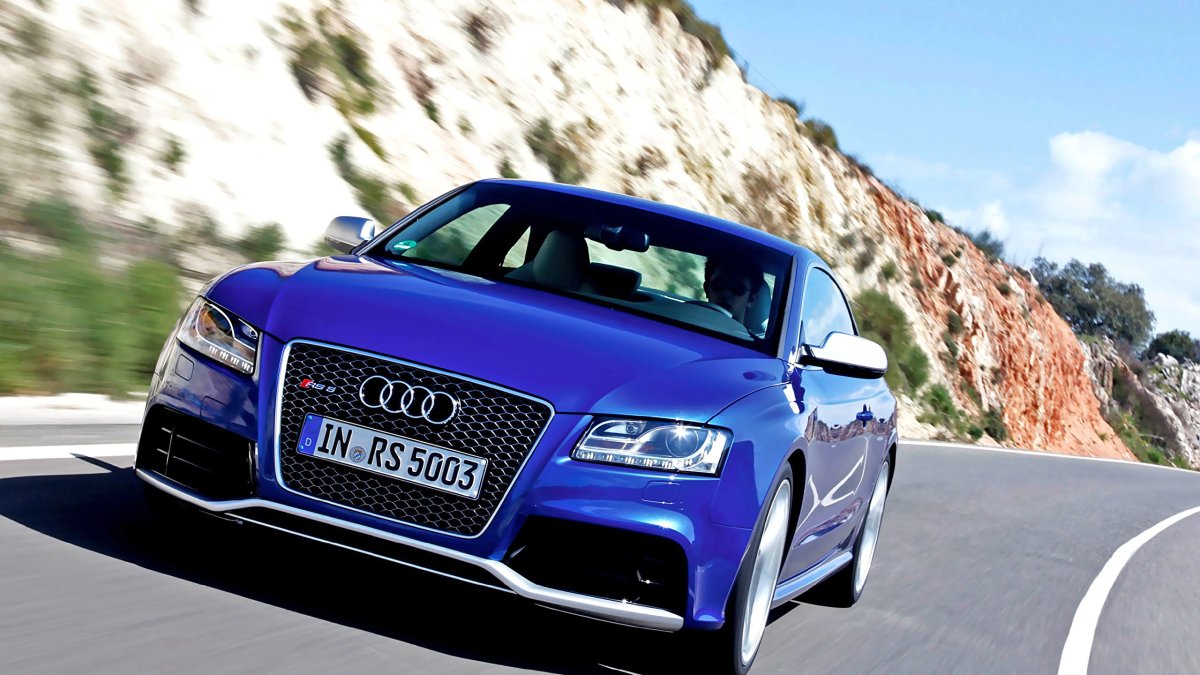 Машина Audi rs5