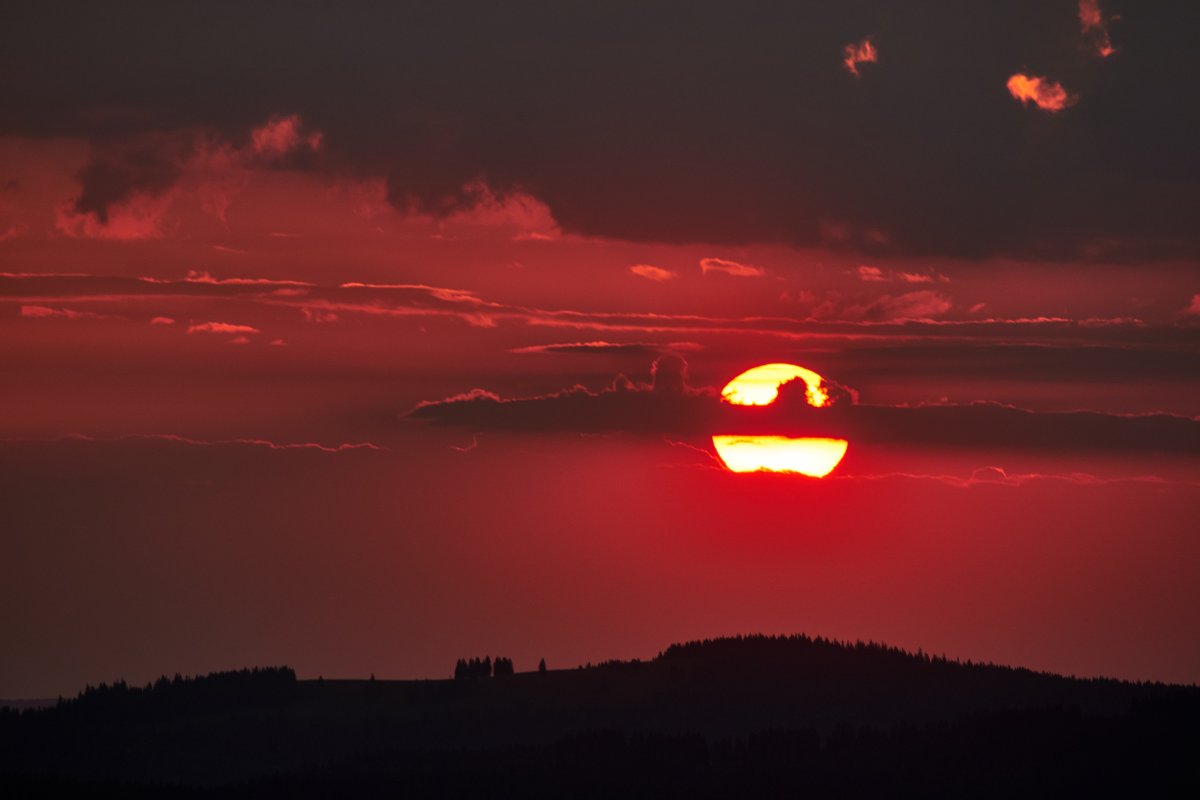 Красное солнце на закате