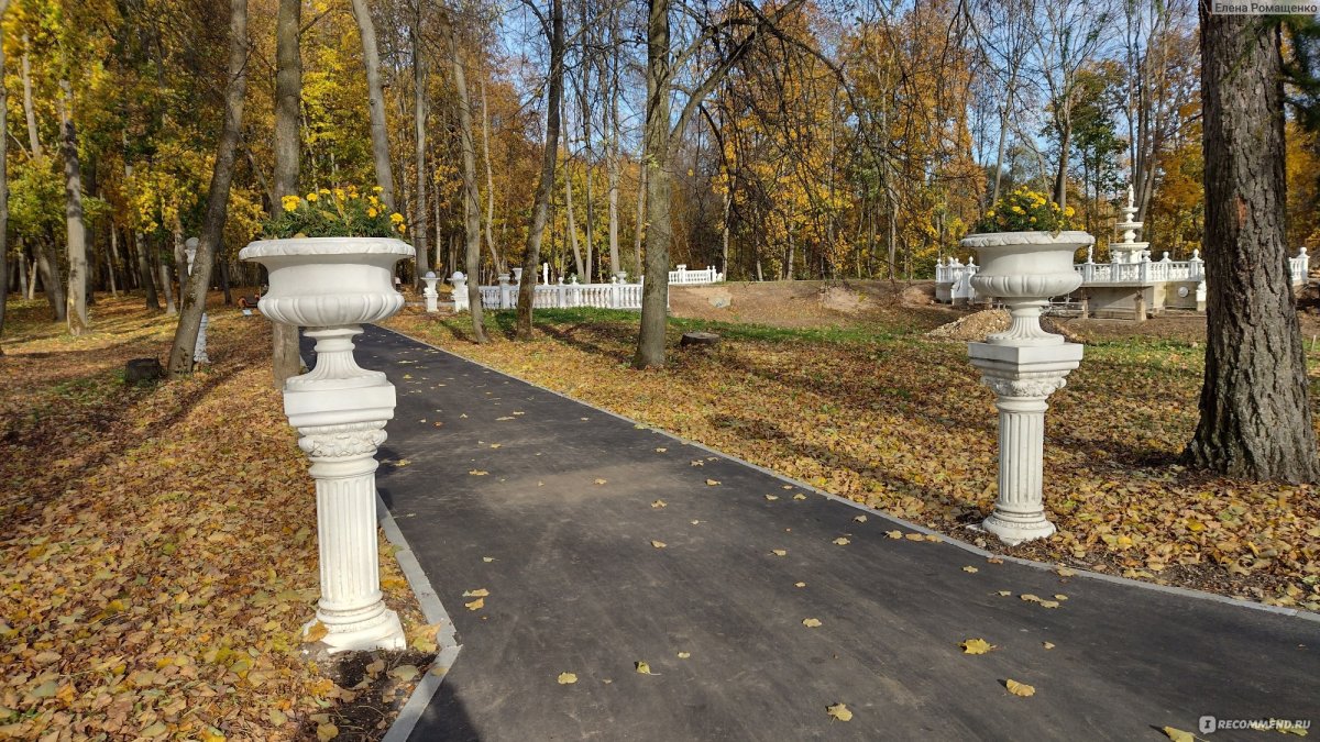 Аллея классиков в парке Кишинева