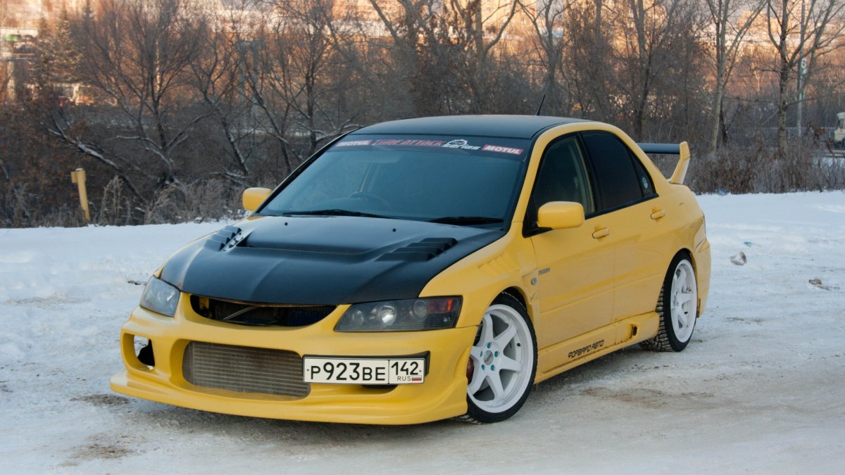 Желтый Lancer EVO гос номер Жаворонок Константин
