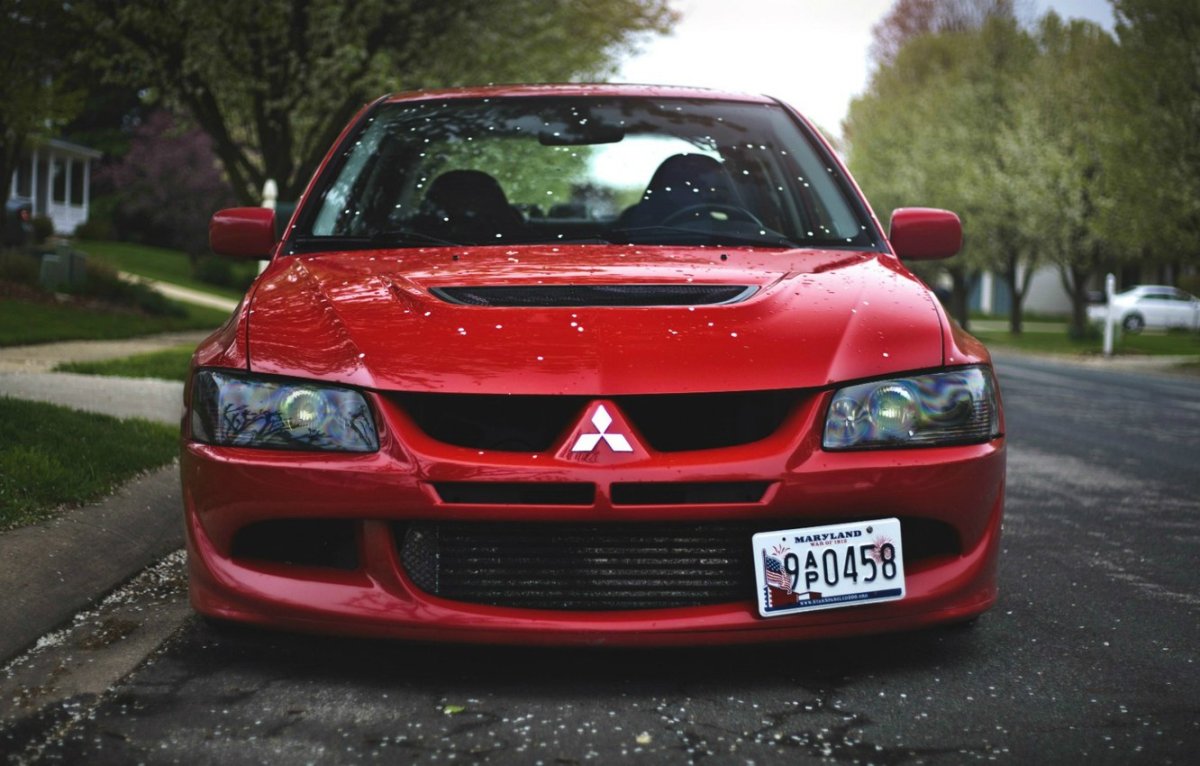 Mitsubishi Lancer Evolution 8 красный