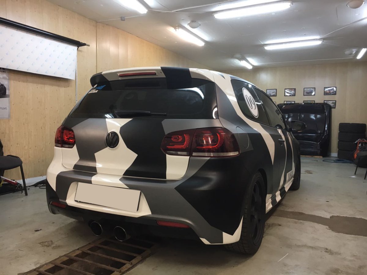 VW Golf 6 пиксельный камуфляж