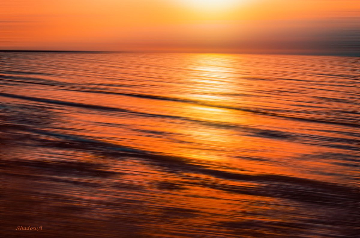 Золотой закат на море