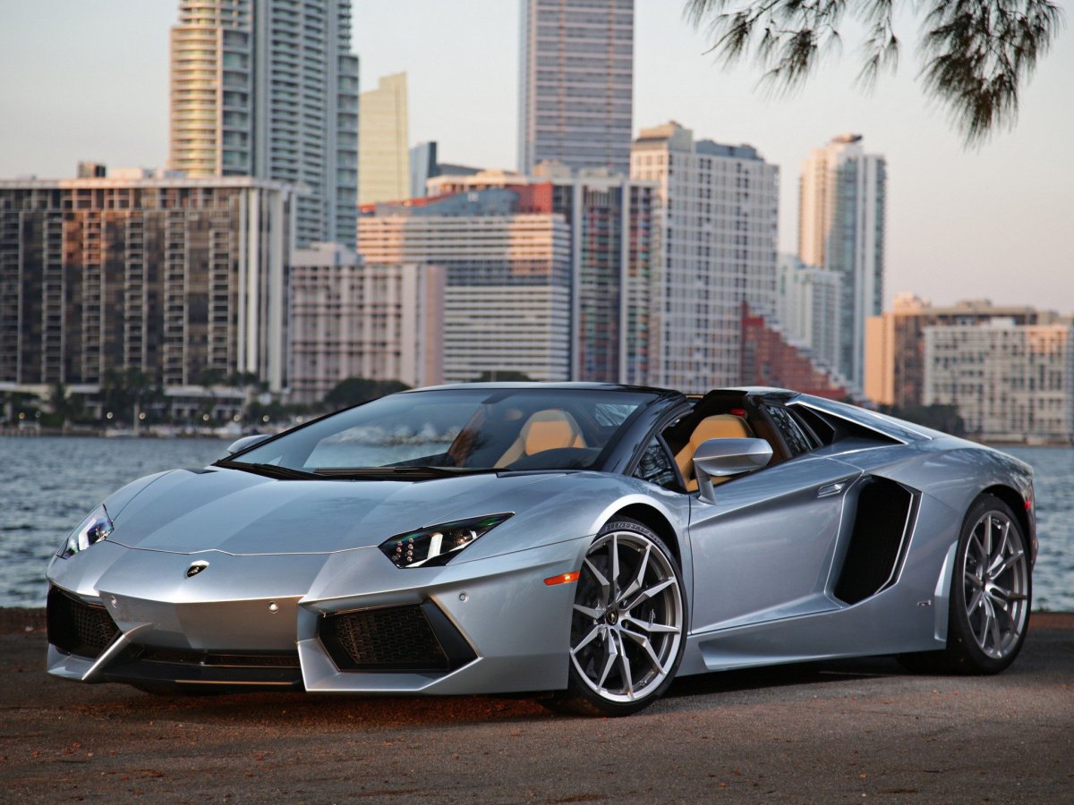 2013 Lamborghini Aventador LP-700-4