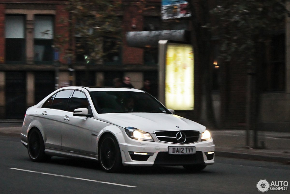 Mercedes Benz c63 AMG w204 черный