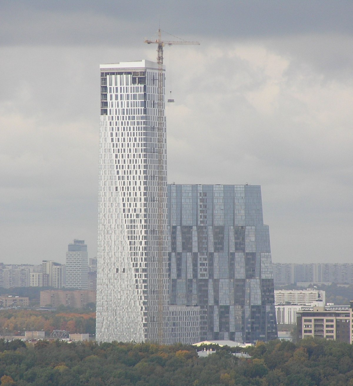 Высотка Скуратова на Мосфильмовской