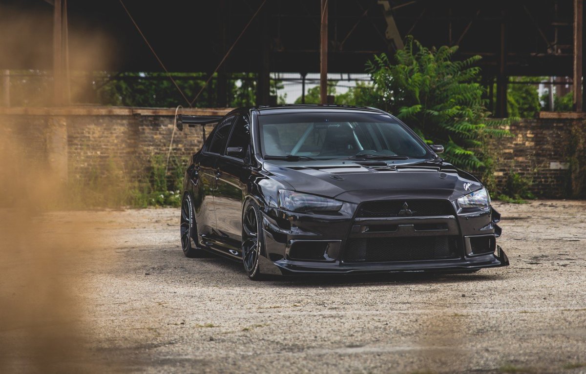 Mitsubishi Lancer Evolution 10 черный