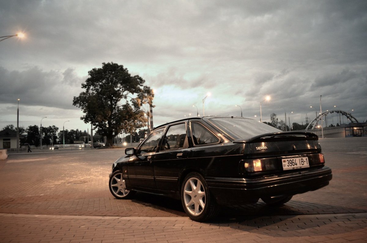 Ford Sierra 2.0 черный