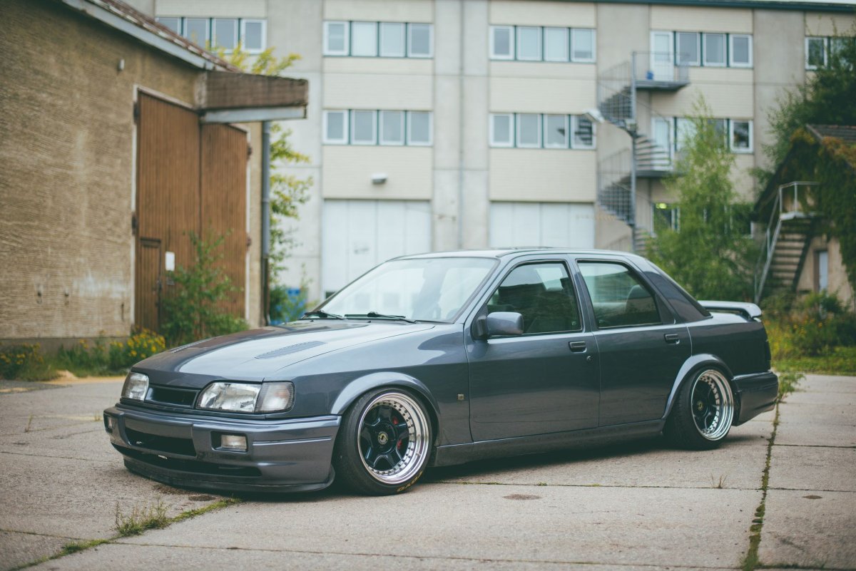 Ford Sierra stance