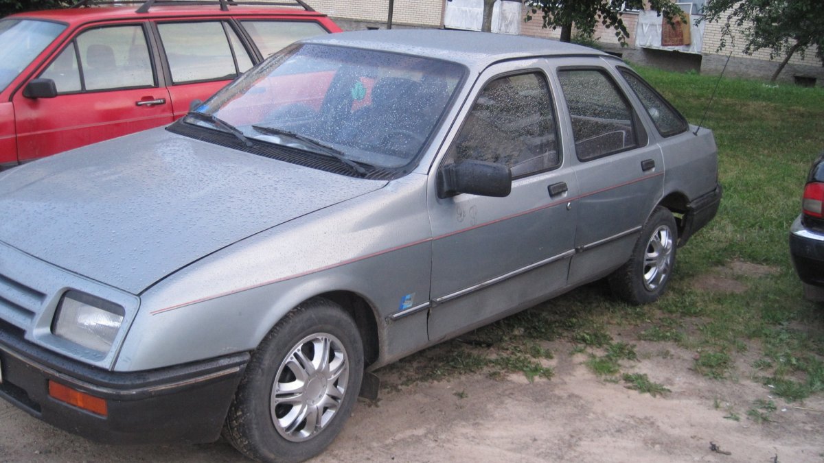Ford Sierra 1984 серый