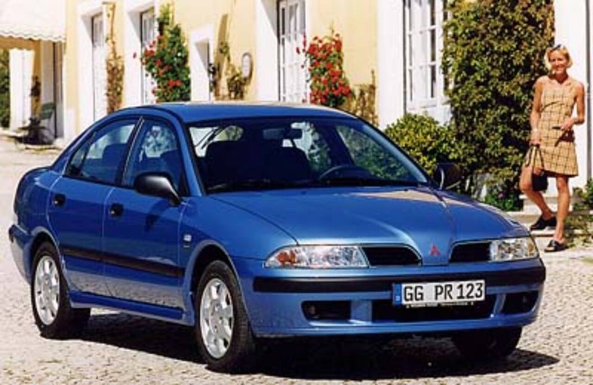 Mitsubishi Carisma седан