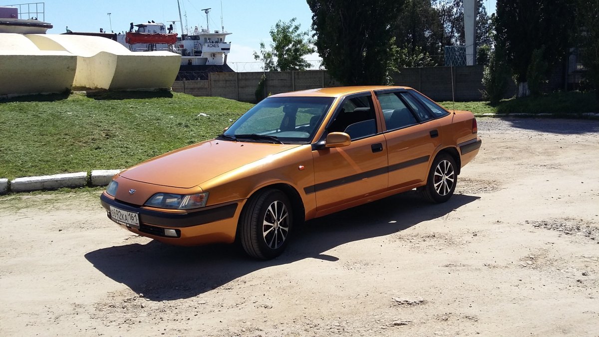 Daewoo espero золотистая фото