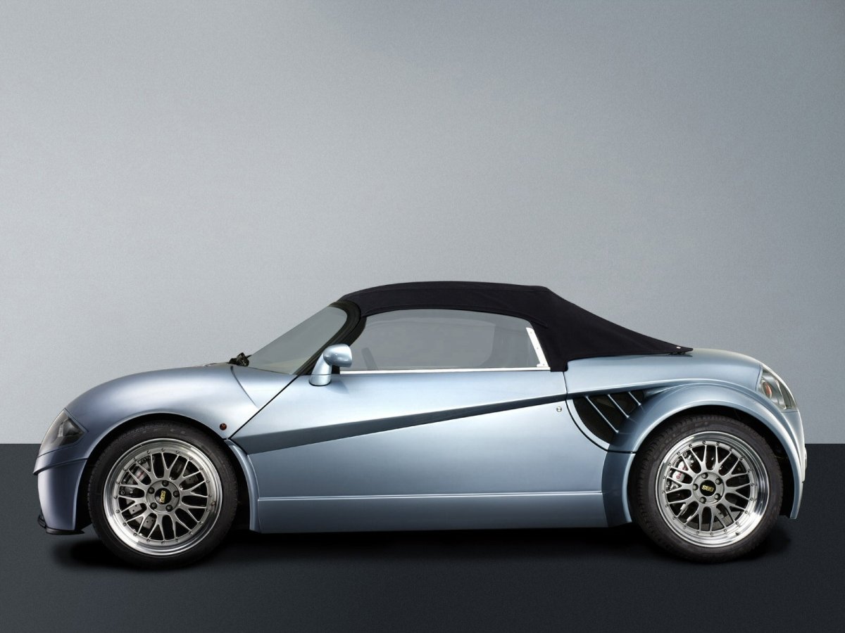 Roadster машина 2001