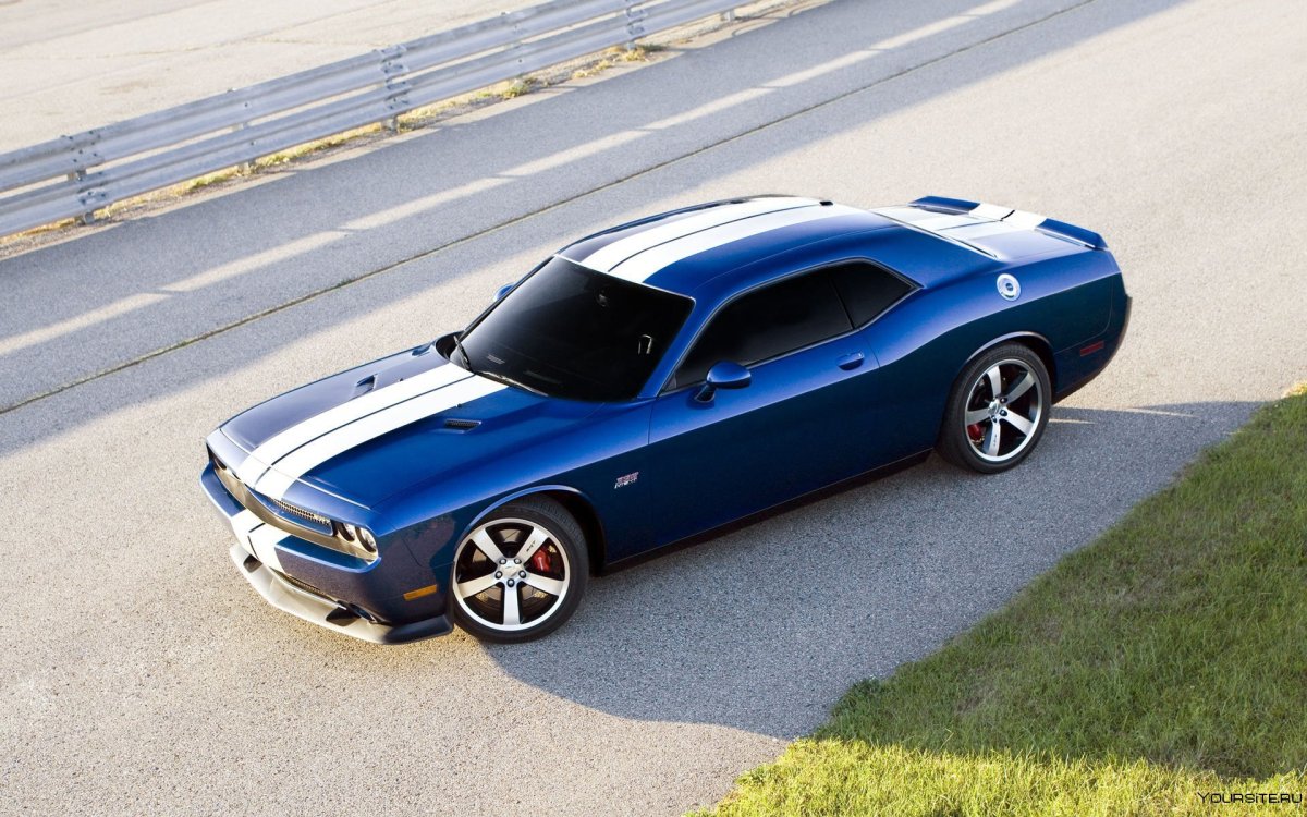 Dodge Challenger srt8 392