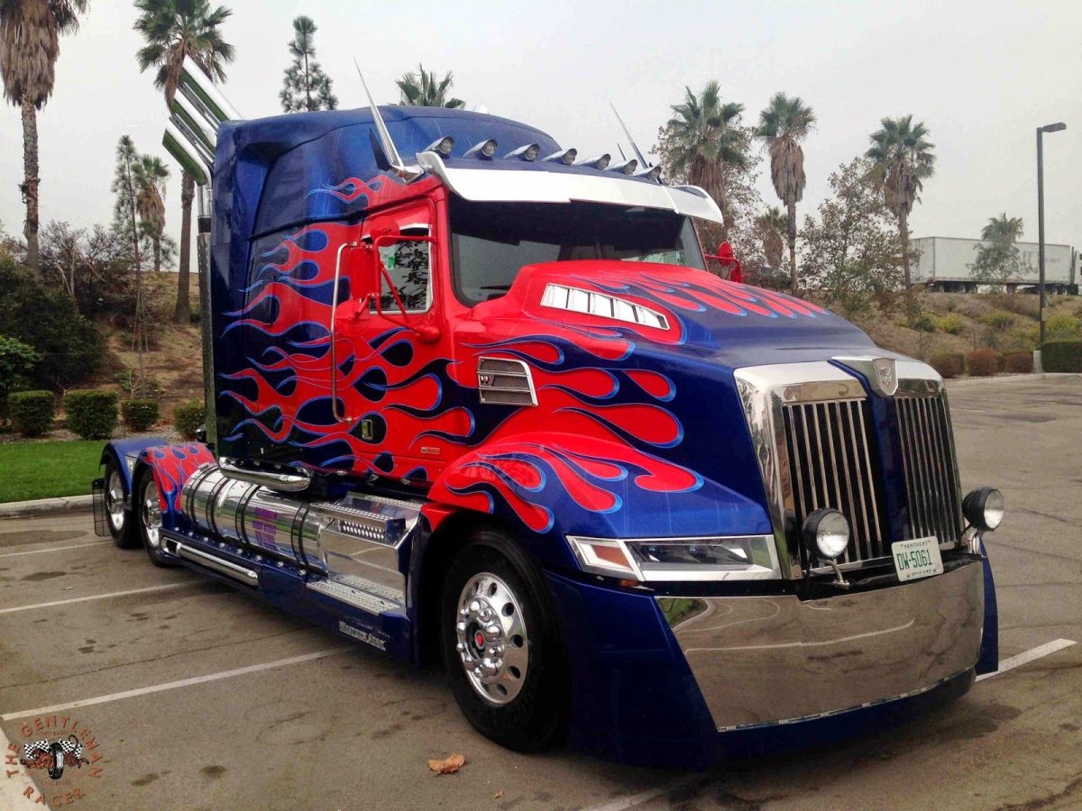 Оптимус Прайм тягач Peterbilt