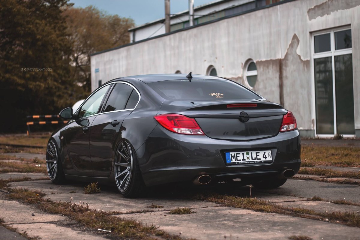Opel Insignia Black Tuning