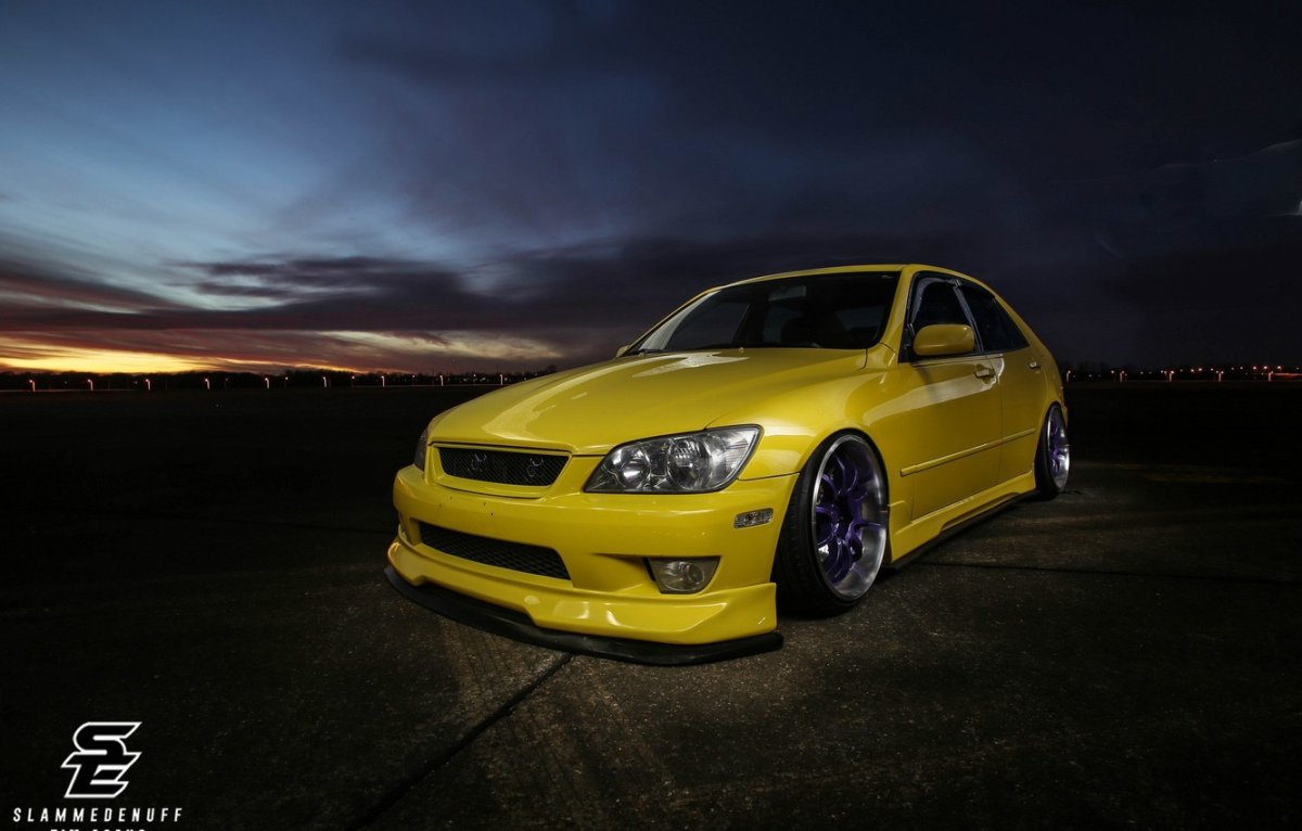 Toyota Altezza желтая