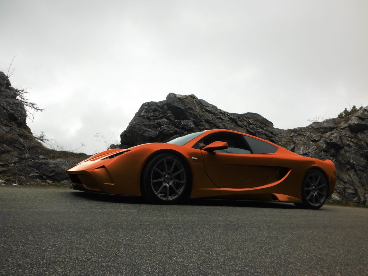 Спорткар vencer Sarthe