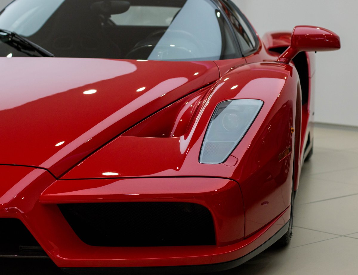 Пленка красная Ferrari глянцевая