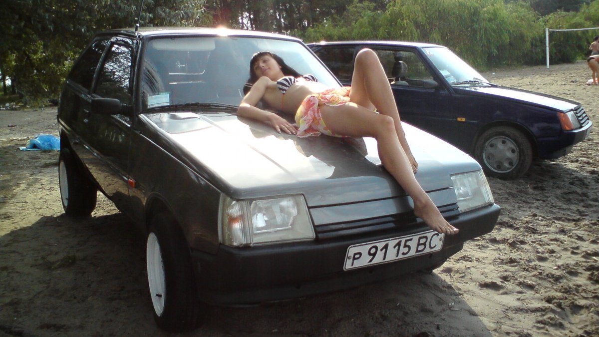 Таврия и девушка
