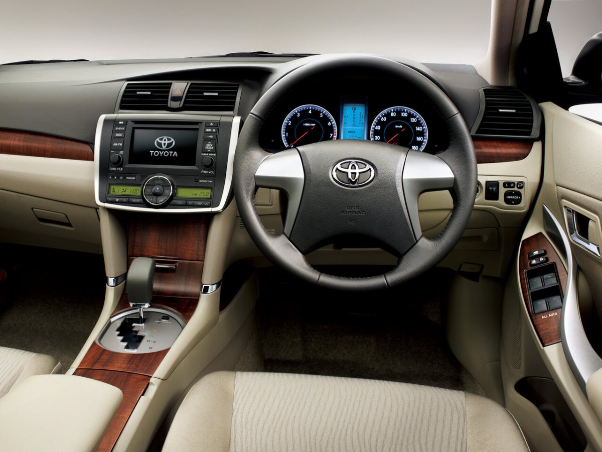 Toyota Premio 2010 салон