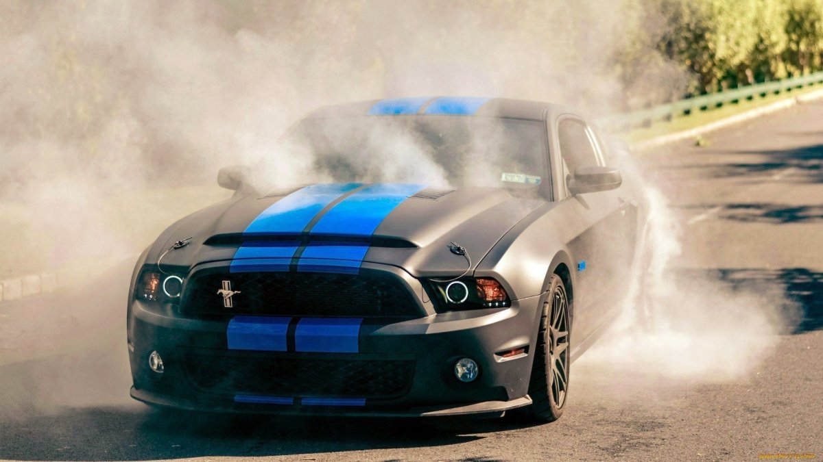 Ford Mustang Shelby gt500 в дыму